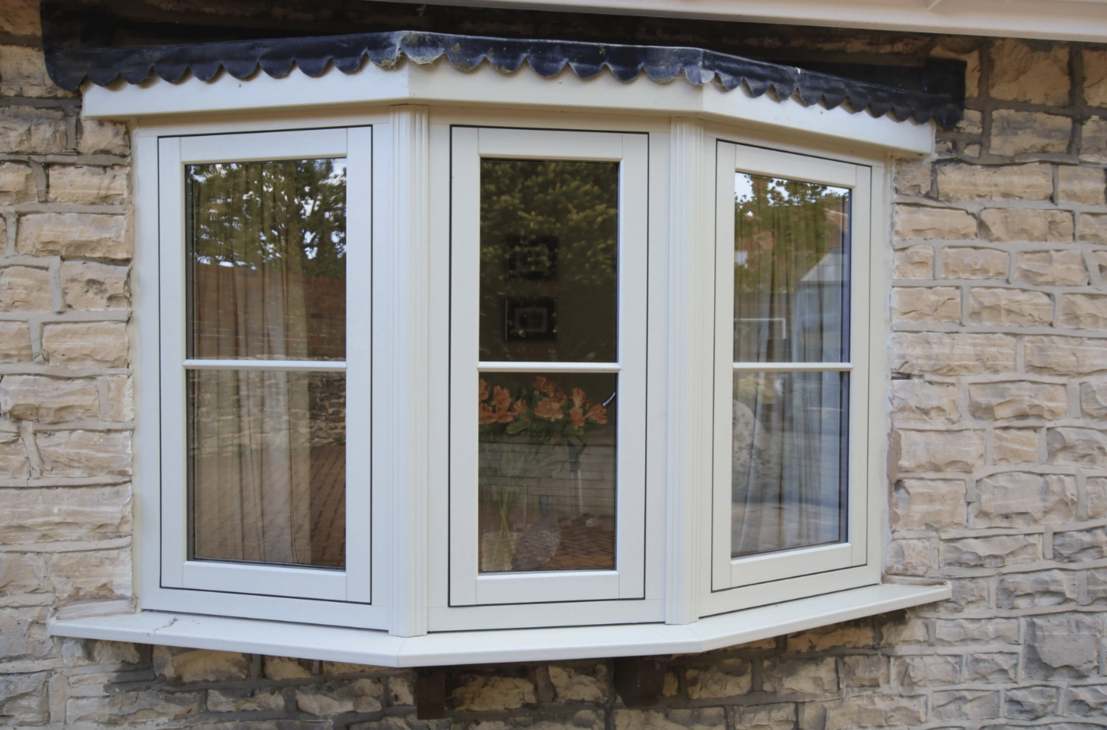 Flush Bow Window With Decoration Bar